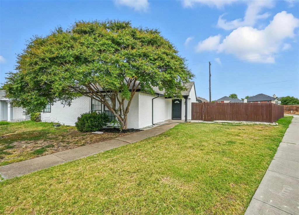 6082 Dooley Drive, The Colony