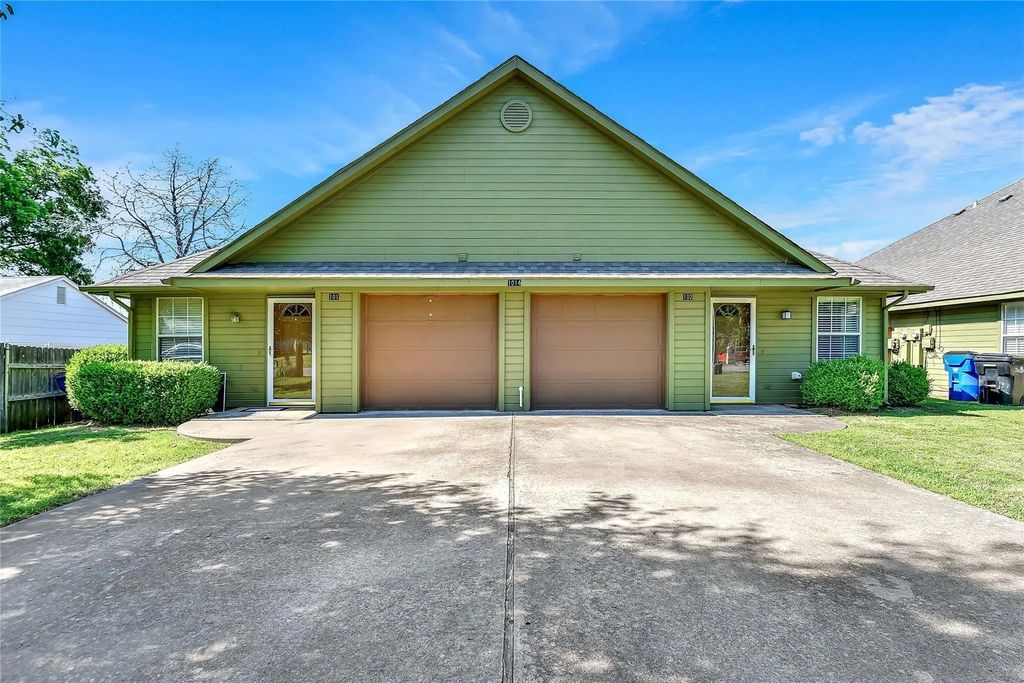 1014 W Coffin Street 102, Denison