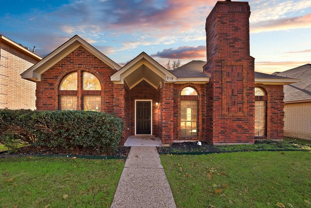 919 Walters Drive, Cedar Hill