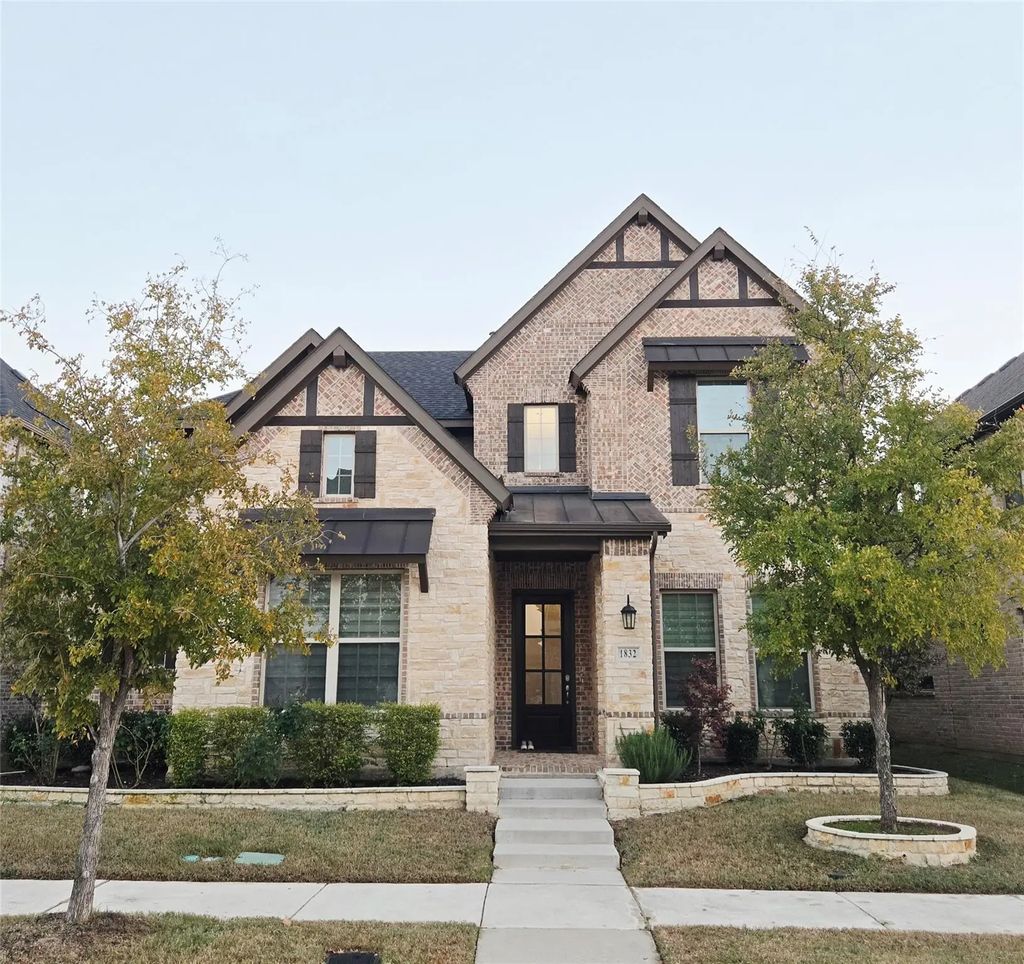 1832 Gresham Drive, Farmers Branch