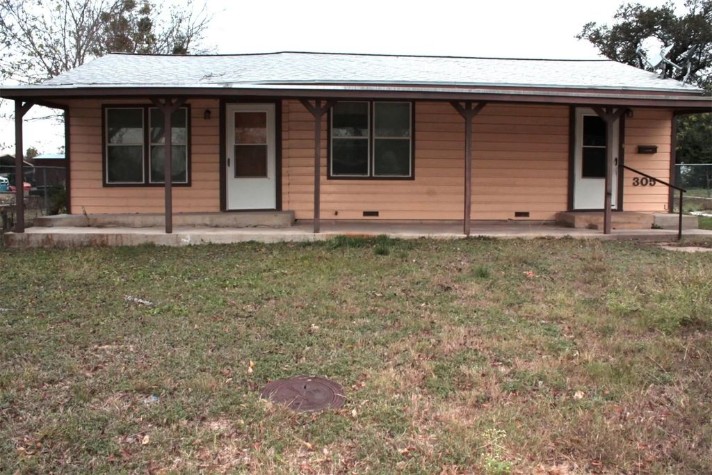 305 N Travis Street, Comanche