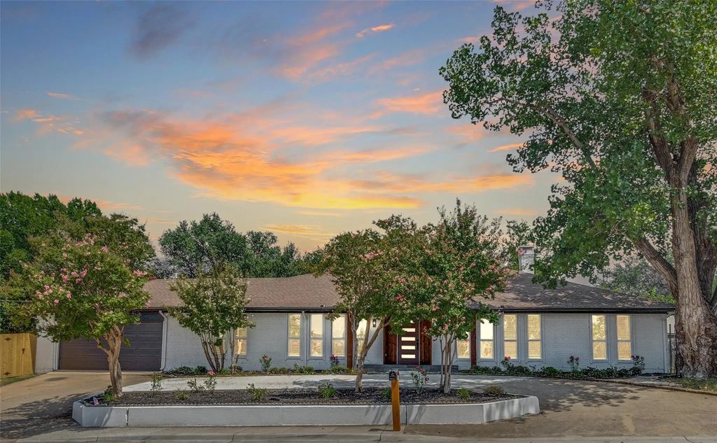 8443 Stults Road, Dallas