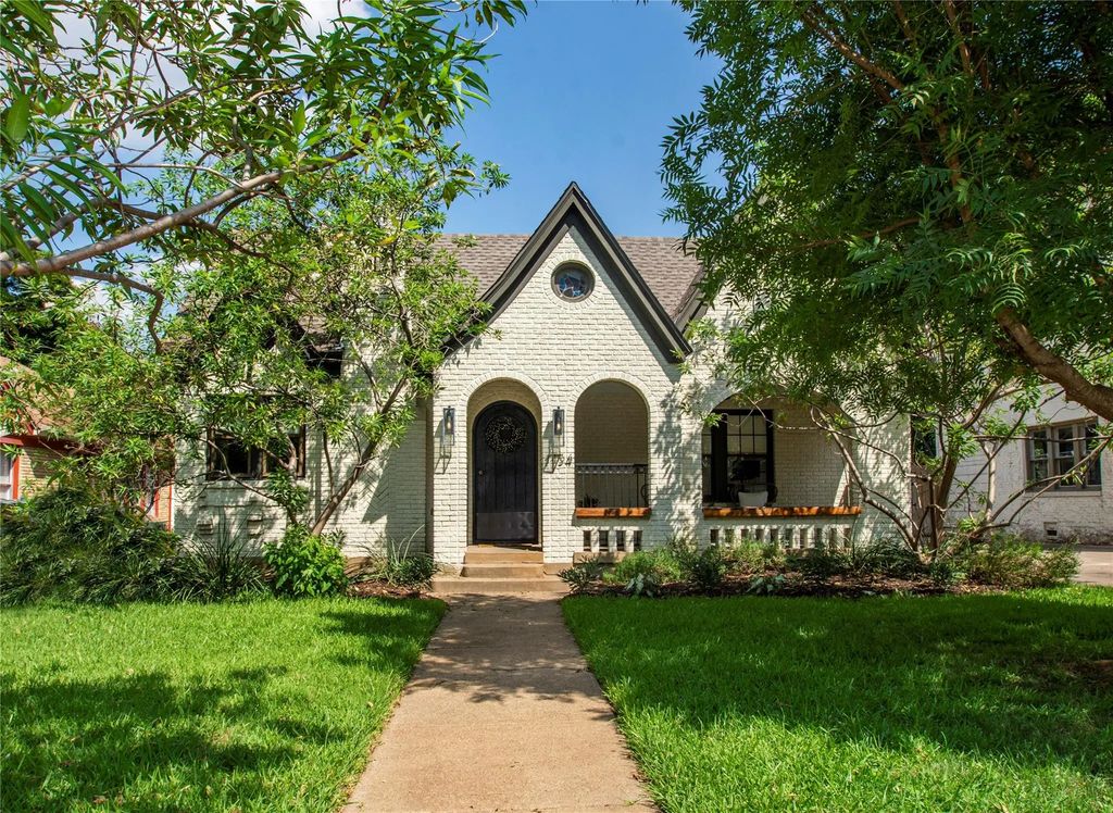 1134 N Clinton Avenue, Dallas