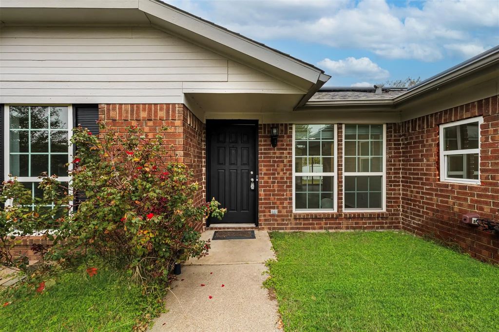 321 Iberis Drive, Arlington