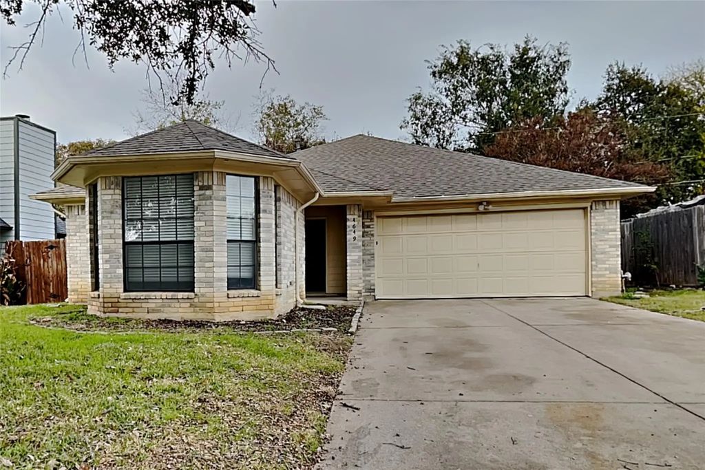 4649 Birchbend Lane, Fort Worth