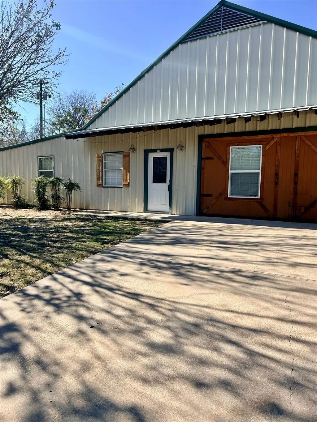 910 E 3rd B Street, Weatherford