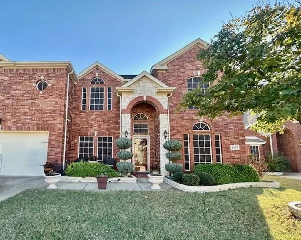 4437 Mallow Oak Drive, Fort Worth