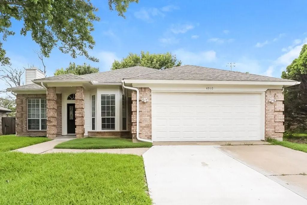 4910 Green Hollow Drive, Arlington
