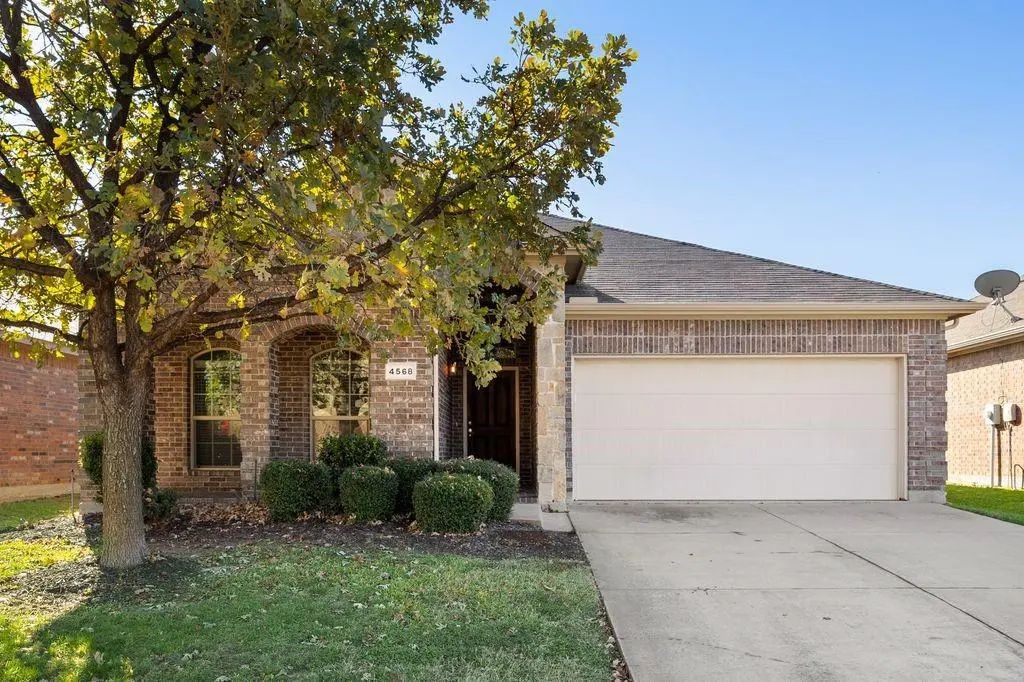 4568 Fern Valley, Fort Worth