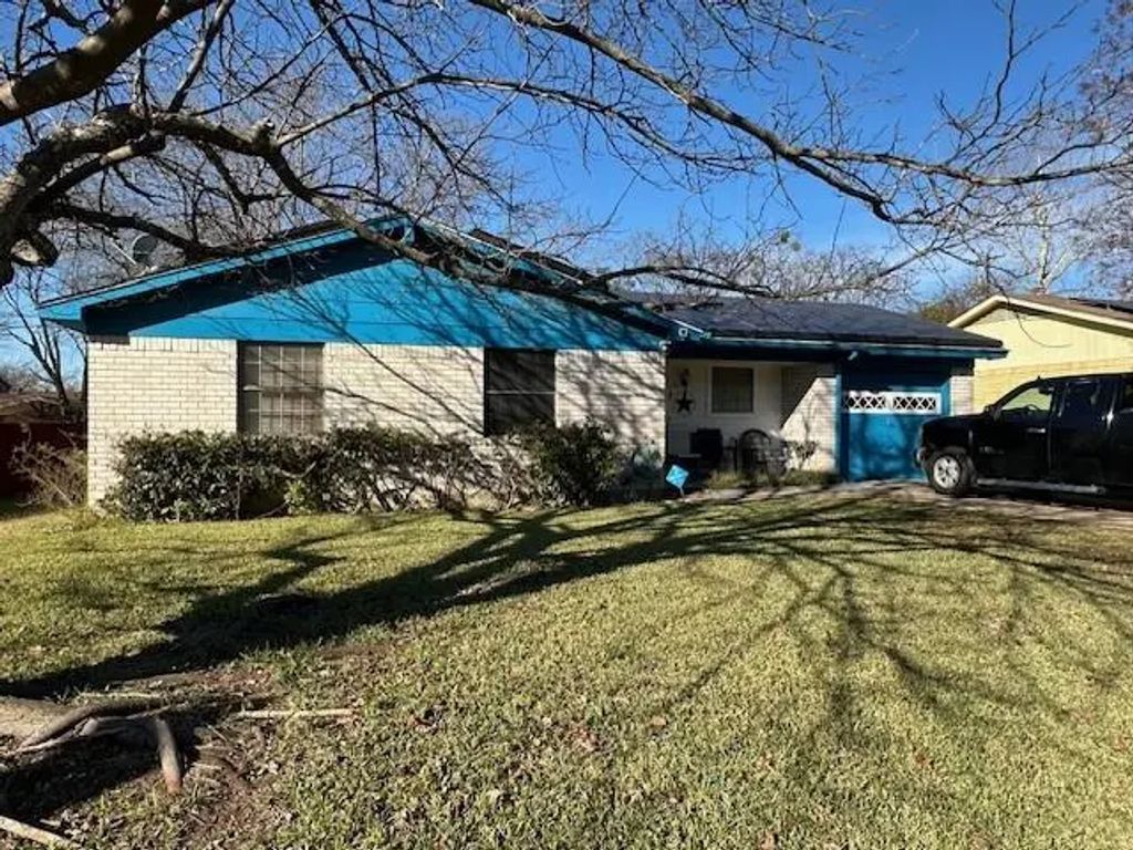 1226 S Clark Road, Cedar Hill