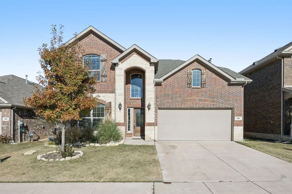 824 San Madrid Trail, Fort Worth