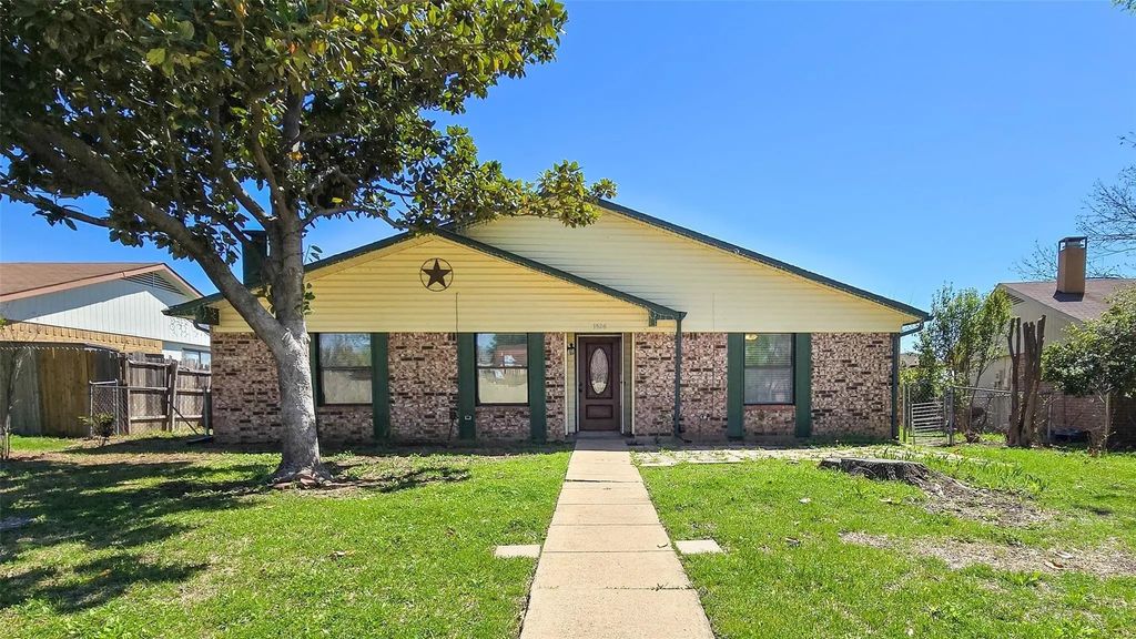 1526 Toyah Creek Lane, Garland