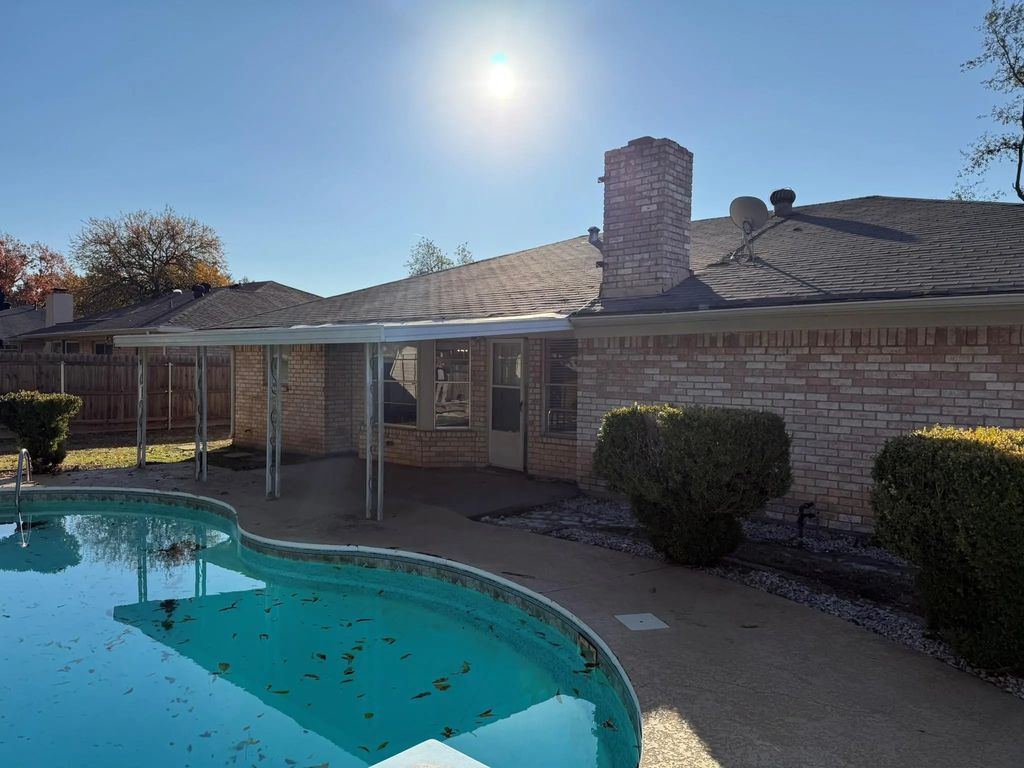 1709 Vicksburg Drive, Bedford