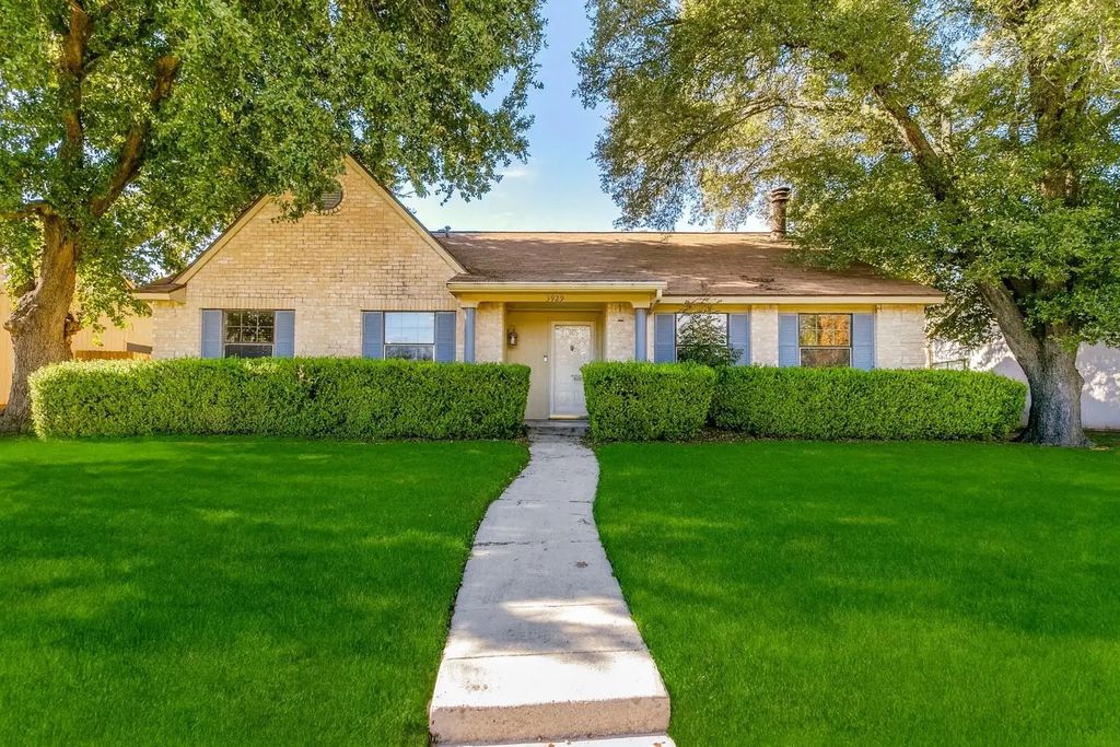 3929 Commonwealth Drive, Flower Mound