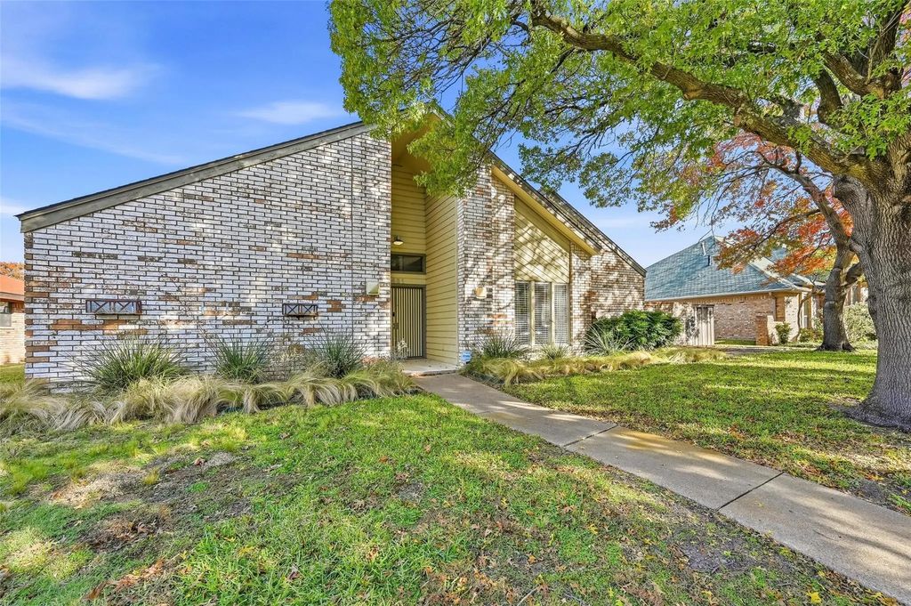3421 Cross Bend Road, Plano