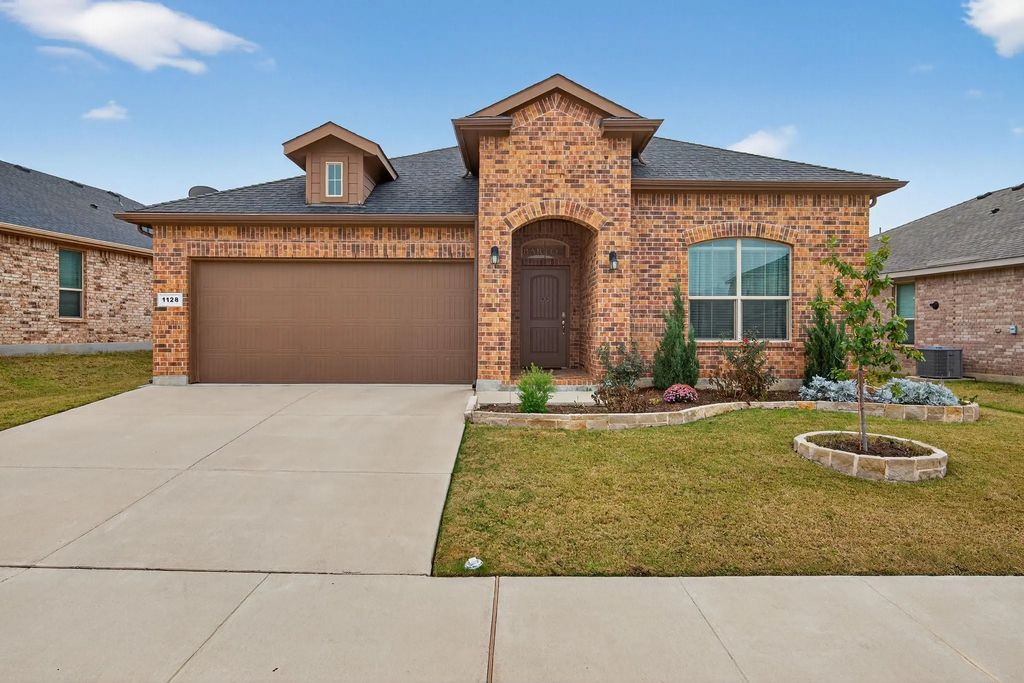 1128 Twin Brooks Lane, Fort Worth