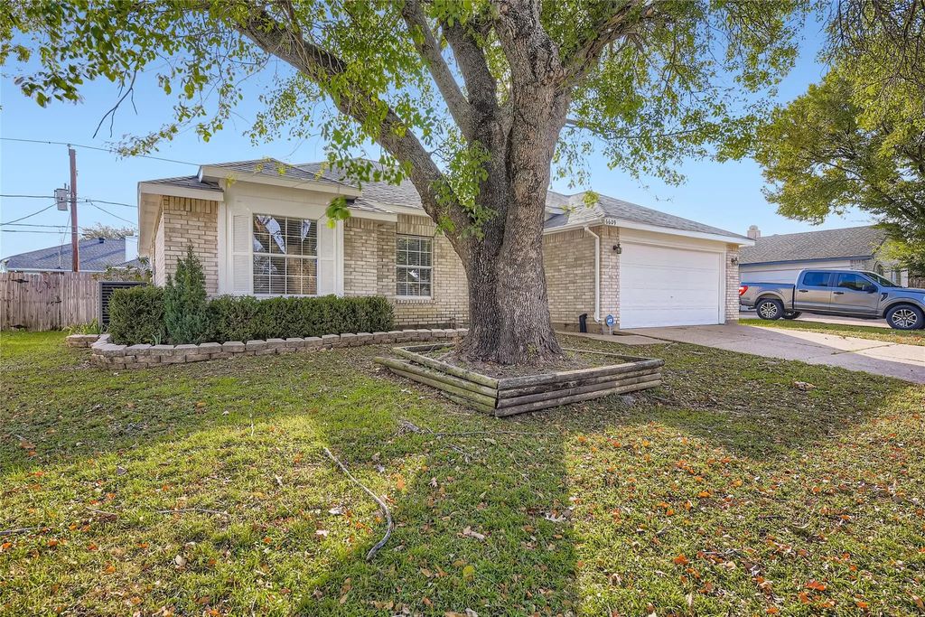 6609 Pecanwood Drive, Arlington