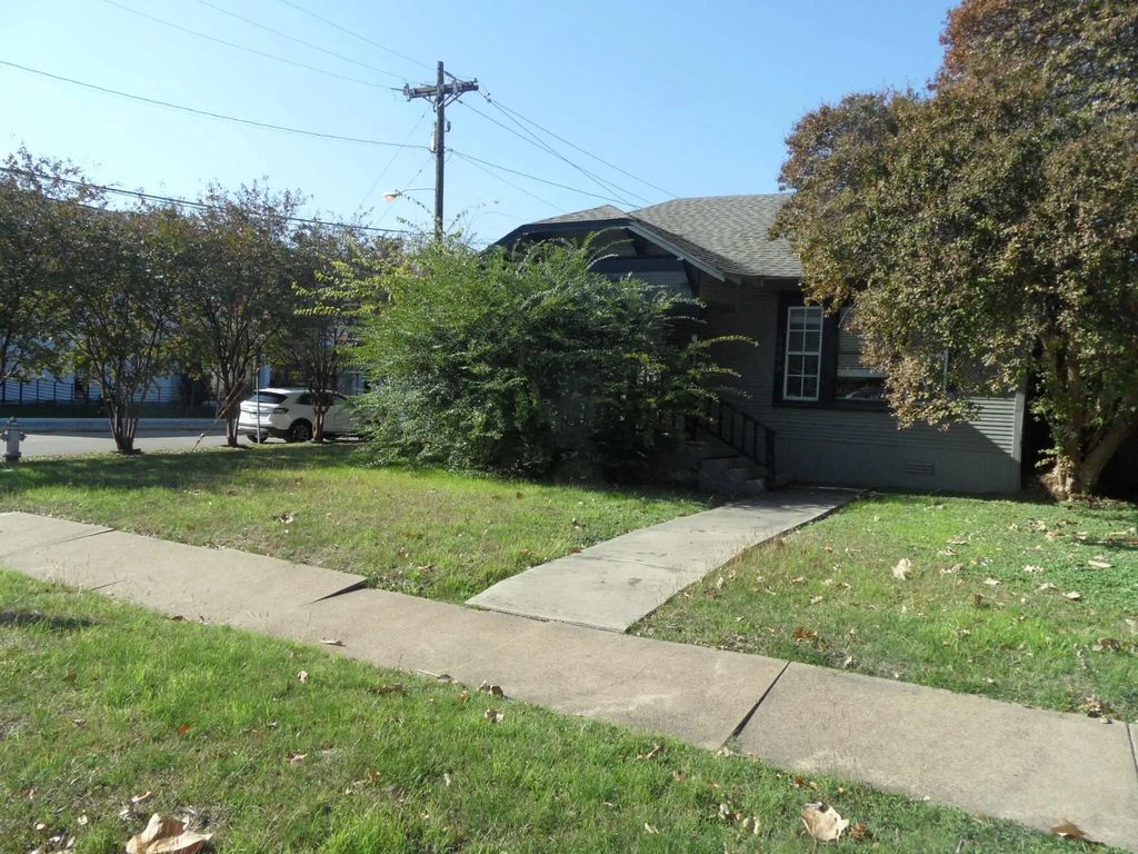 2003 Summit Avenue, Dallas
