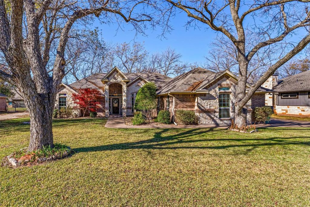8918 N Longwood Drive, Granbury
