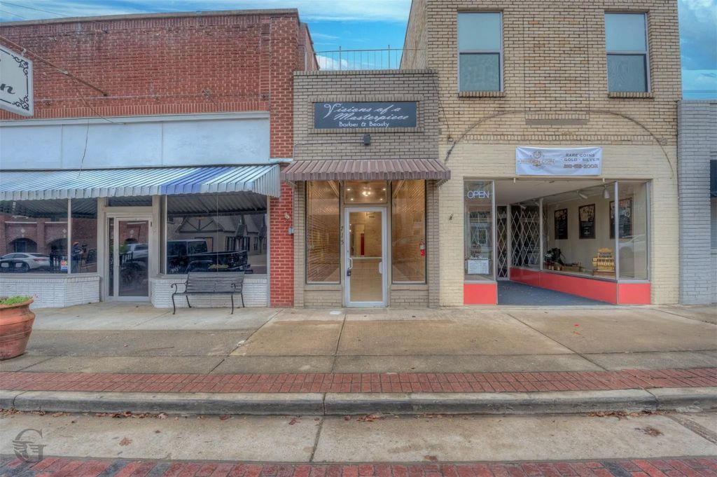 715 Main Street, Minden