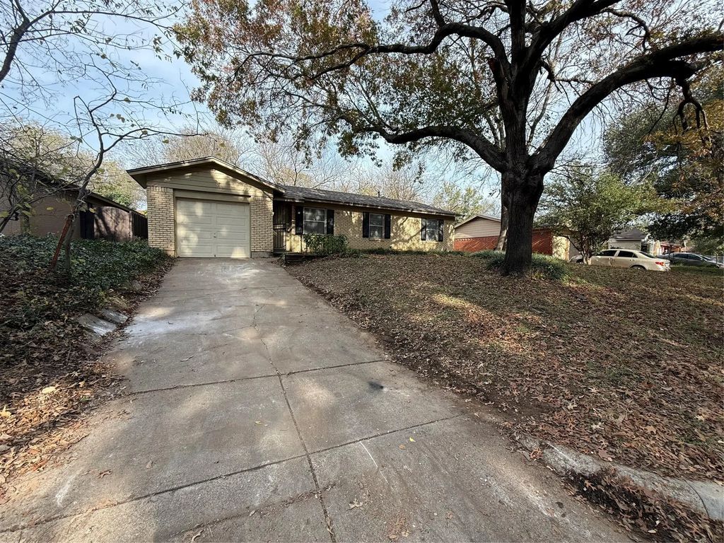 4432 Sahara Place, Fort Worth
