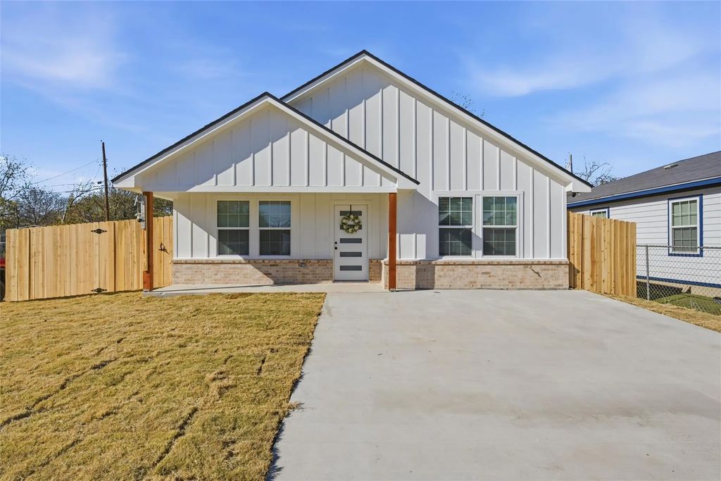 945 Holt Avenue, Waco