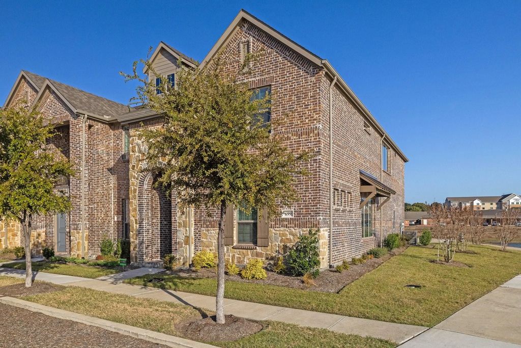 699 Vista Oaks Road, Lewisville