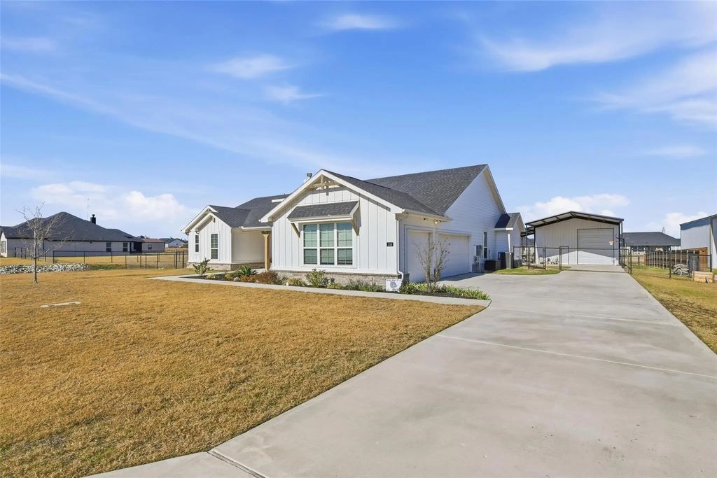 116 Oak Grove Drive, Rhome