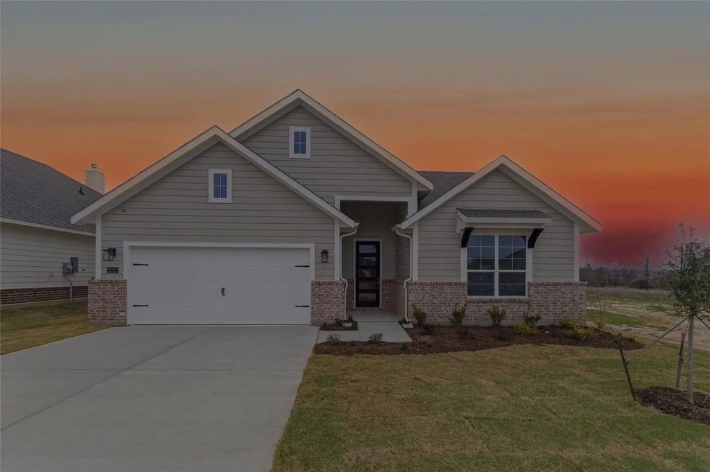 1253 Sabine River Lane, Springtown