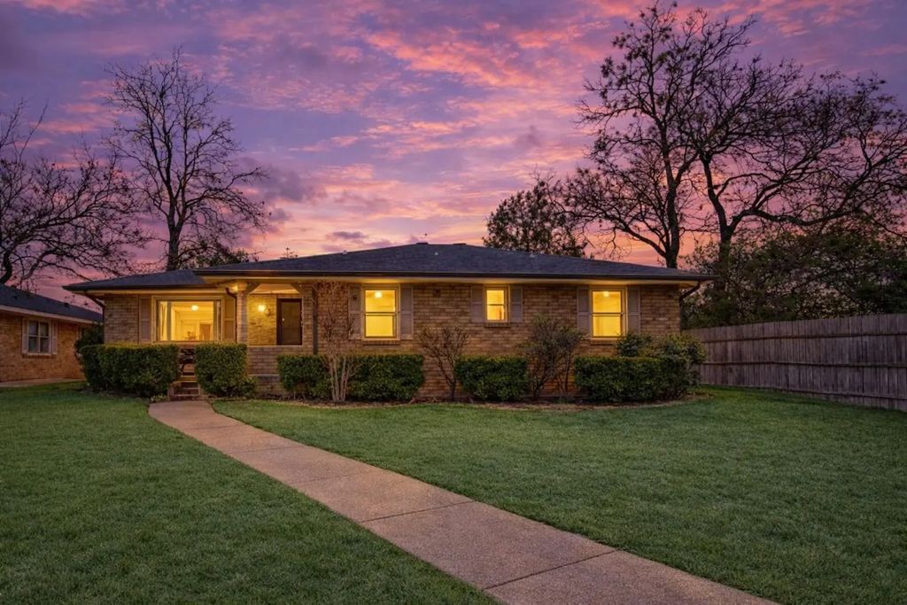 2936 Woodmere Drive, Dallas