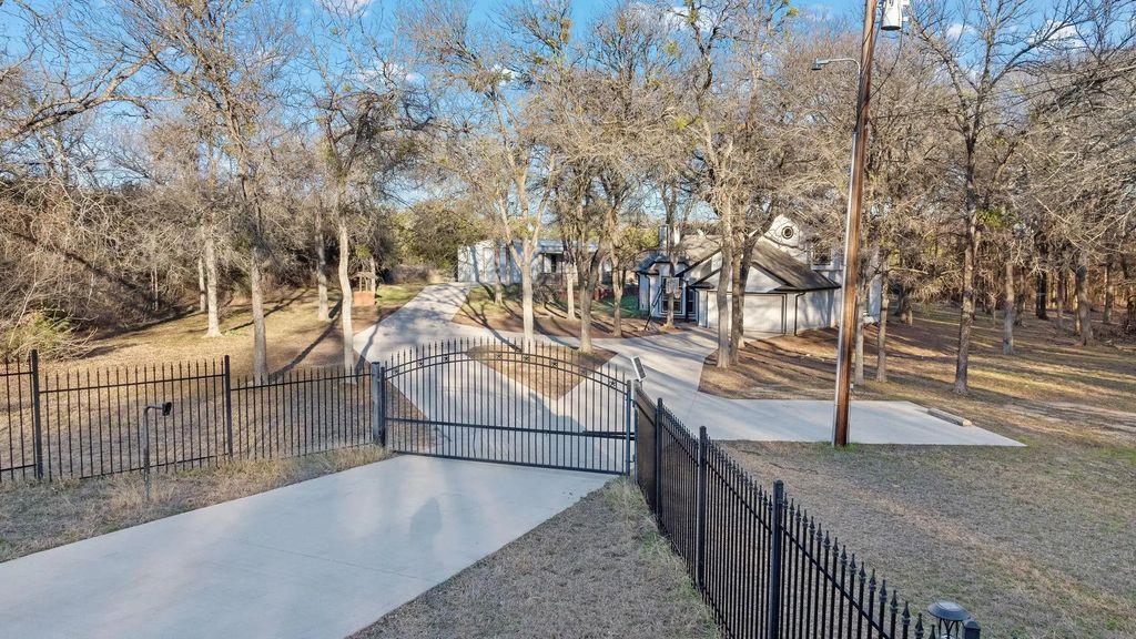 717 Mary Drive, Weatherford