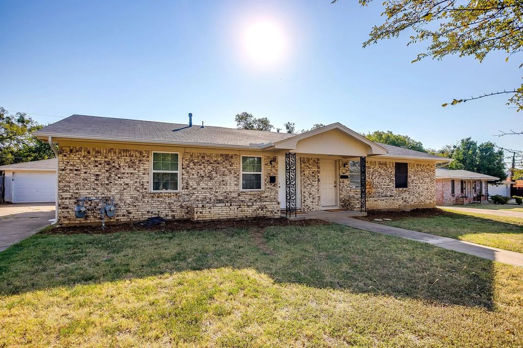 2517 Normont Circle, Fort Worth