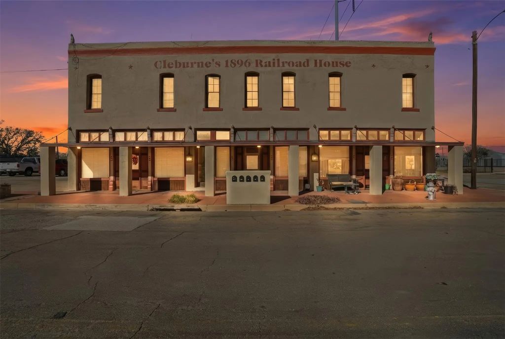 419-423 E Henderson Street, Cleburne