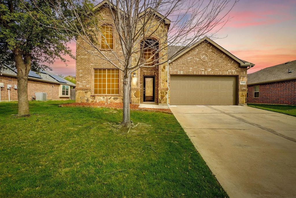 1320 Shelley Drive, Burleson