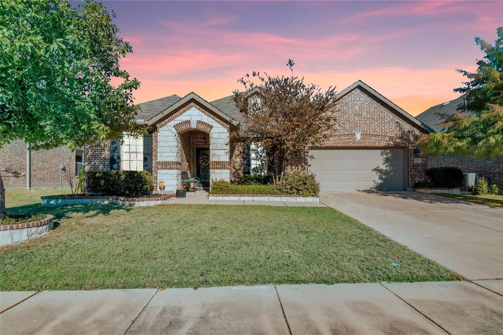 1012 Sweeping Butte Drive, Fort Worth