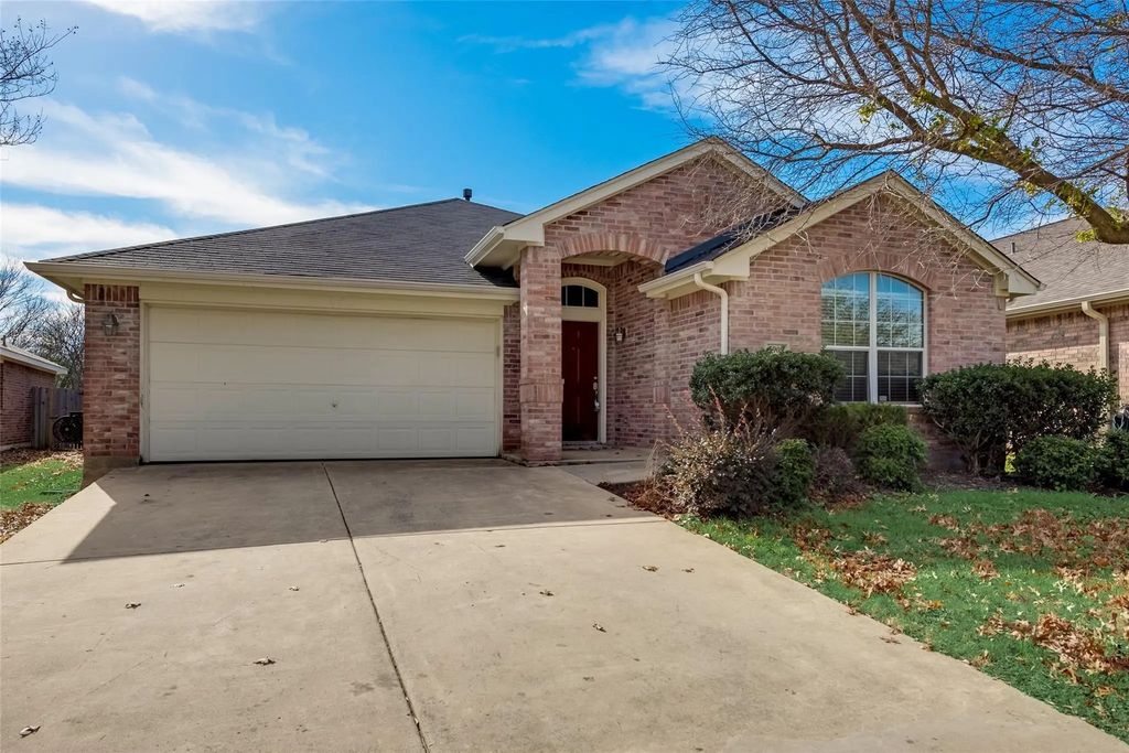 5909 Paloma Blanca Drive, Fort Worth