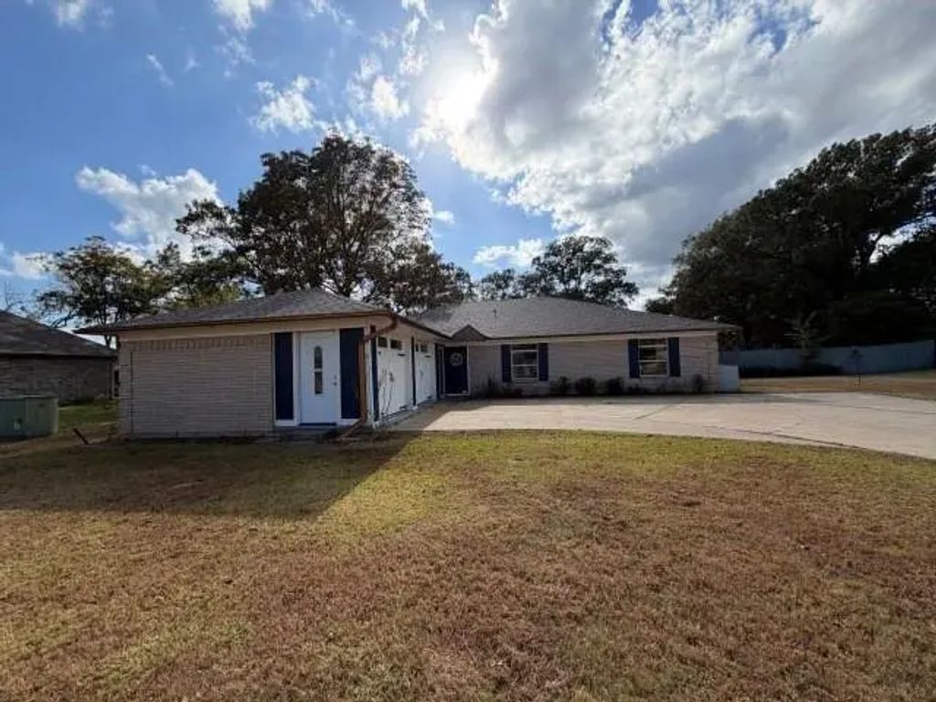 102 Newport Lane, Bullard