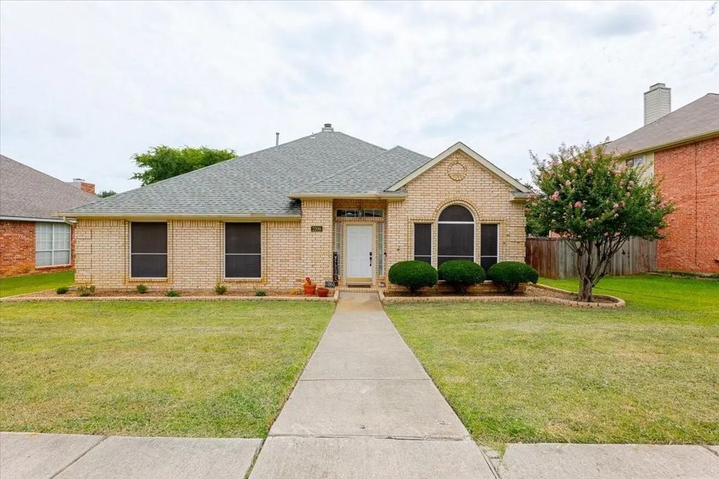 2209 Swallow Lane, Lewisville