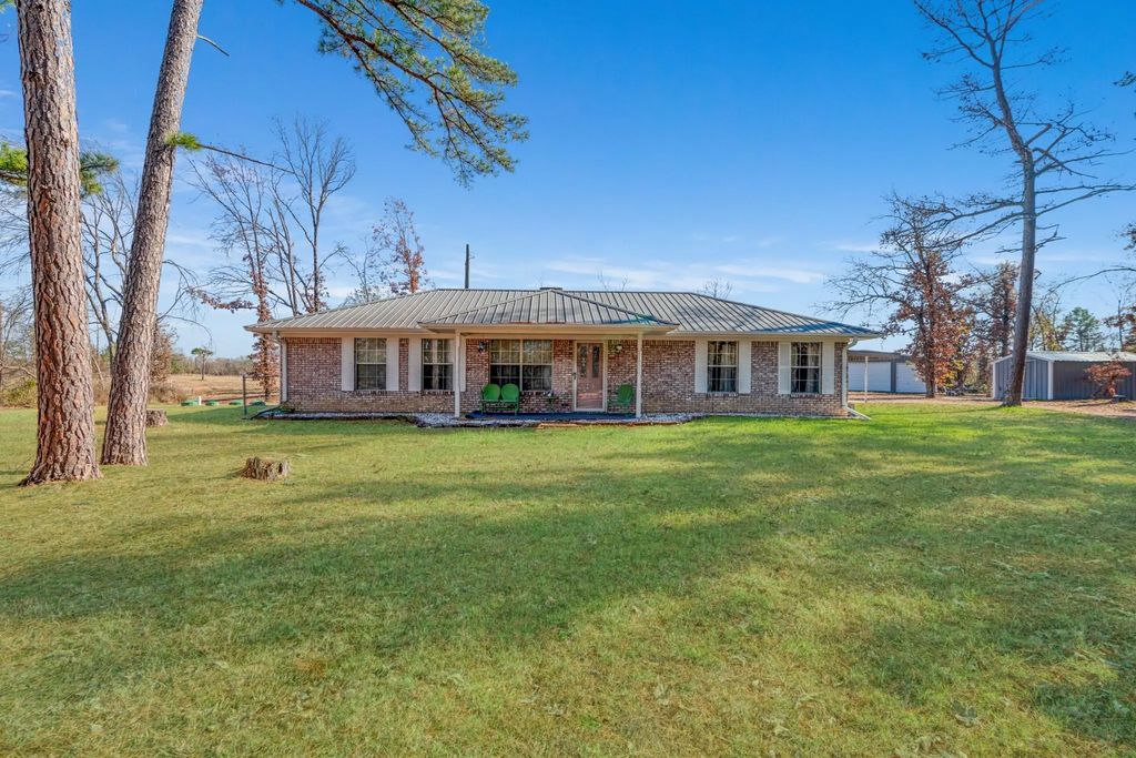 201 County Road 35930, Powderly