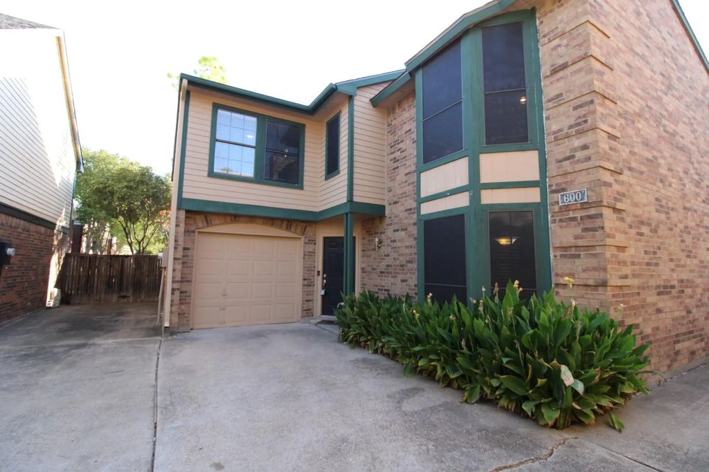 600 Canyon Side Way, Irving