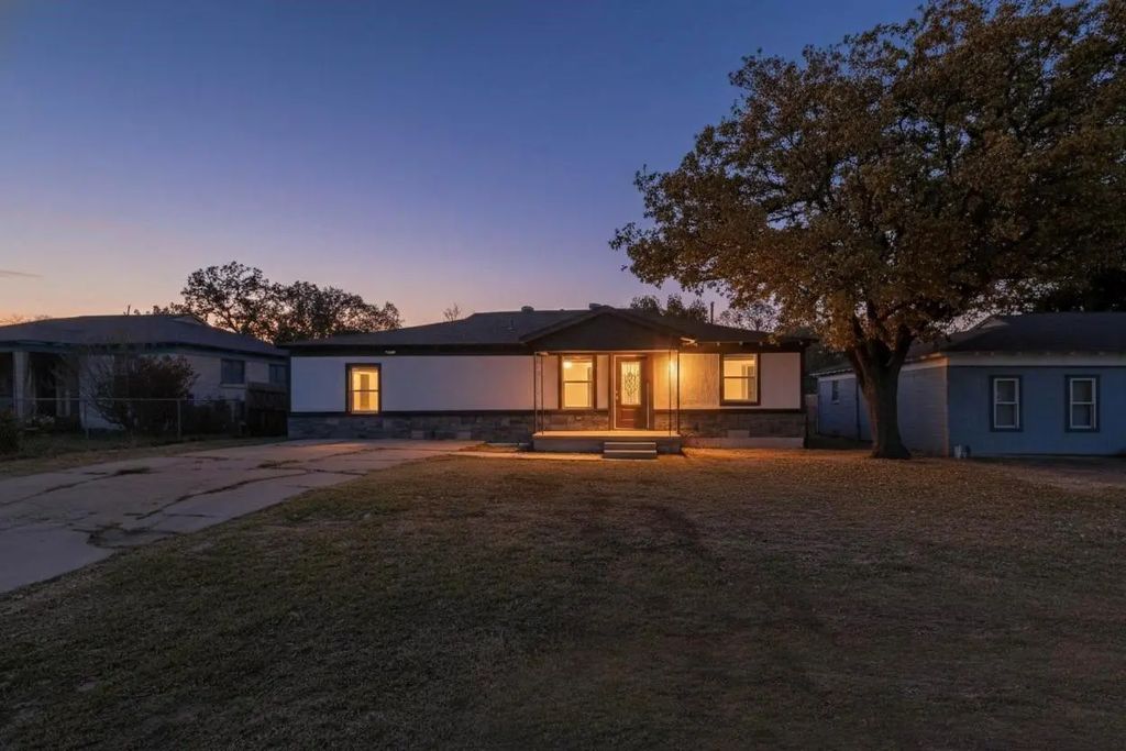 11505 Oak Tree Road, Balch Springs