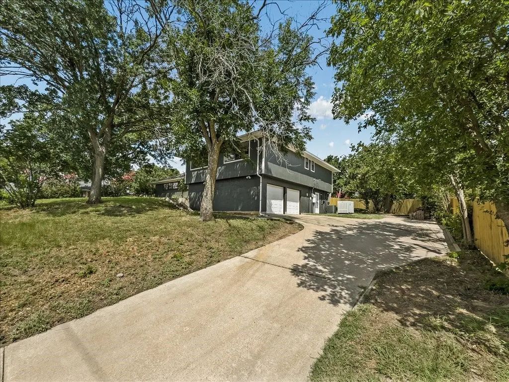 136 Sw Rand Drive, Burleson