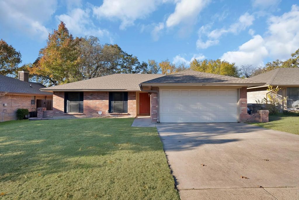2117 Chapel Downs Drive, Arlington