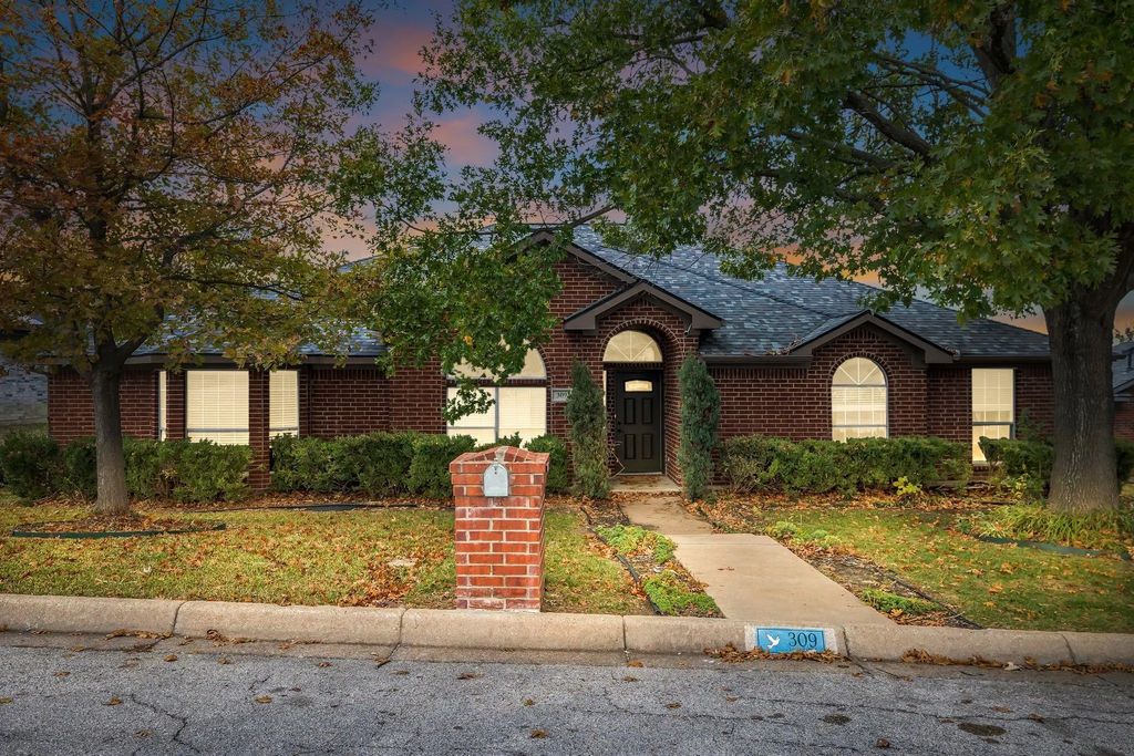 309 Deauville Drive, Fort Worth