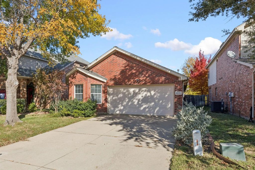 2633 Mountain Lion Drive, Fort Worth