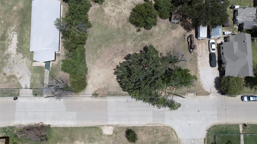 1523 S Hughes Avenue, Fort Worth