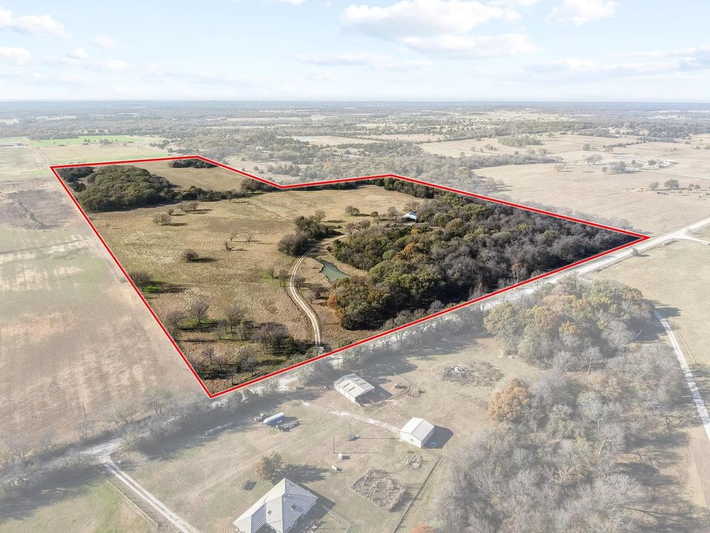 1111 County Road 243, Collinsville