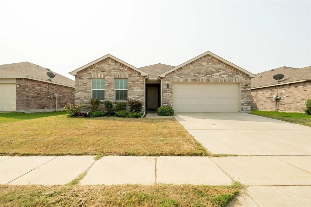 5829 Mountain Bluff Drive, Fort Worth