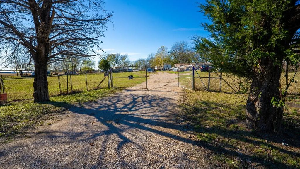 7000 County Road 131b, Terrell