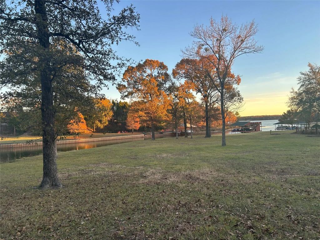 15r E Goliad Street, Log Cabin